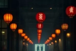 《亡灵列车时刻表》空荡车厢里悬挂的班次牌